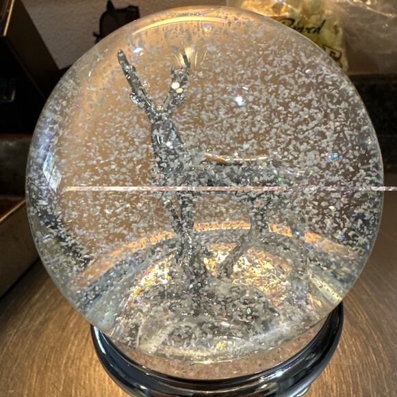 Snowglobe Crystal Ball christmas reindeer With Stand - Picture 5 of 5